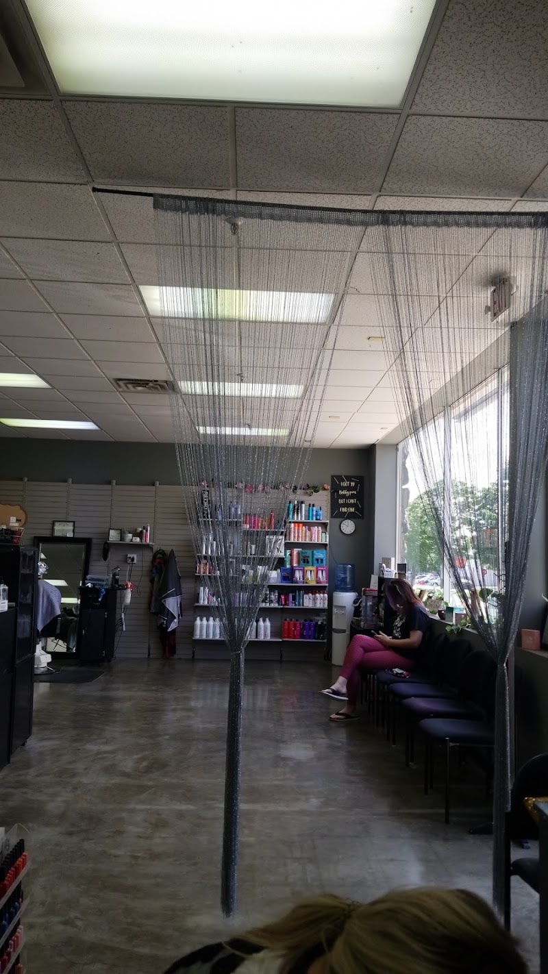 Hello Gorgeous Salon & Spa, beauty salon in Clinton, IA, photo 3 of 10